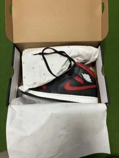 Nike Air Jordan 1 Mid ブラック/レッド　26㎝