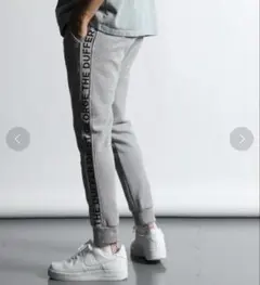 サイドロゴプリント スキニースウェットパンツ　グレー