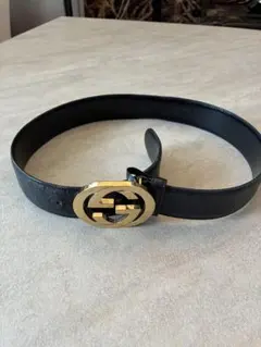 GG柄が型押しされたブラックレザーが特徴的なGUCCI（グッチ）のベルト