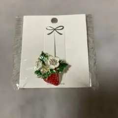 いちごと花のブローチ