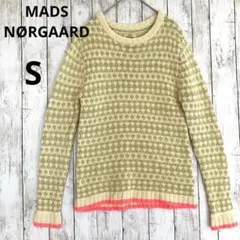 【マッズノーガード】クルーネックパイピング総柄パターン編みニットセーター　金色S