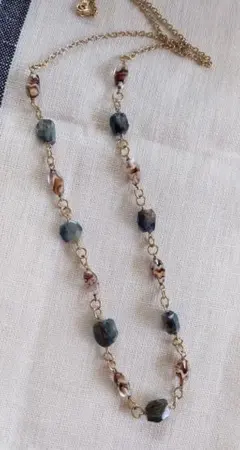 天然石カイヤナイトネックレス/落ち着いた色合いが素敵です