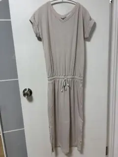 新品！！AZUL ベージュ カットソーワンピース 半袖