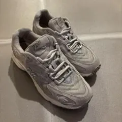 New Balance 725 ピンクベージュ スニーカー