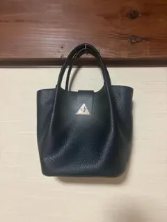 ブラック ハンドバッグ ターンロックのサムネイル