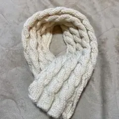 【ハンドメイド】ウール100％ クリーム色 ケーブル編み マフラー