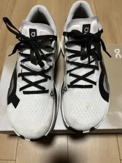 最終値下げ On Cloudboom Max 29.0 White Black - メルカリ