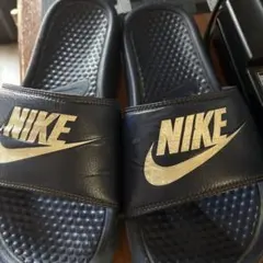 NIKE シャワーサンダル ネイビー ゴールドのサムネイル