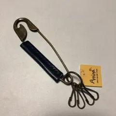 レザーカブトピン