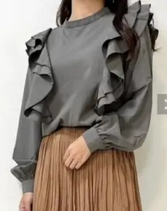 アクアガレージ　ラッフルブラウスのサムネイル