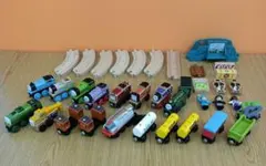 s*e様 トーマス　木製レール　大量　パーシー　知育　積木 s*e様 トーマス 木製レール 大量 パーシー 知育 積木 - メルカリ