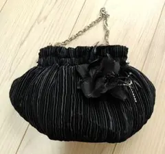 黒いプリーツデザインパーティーバッグ