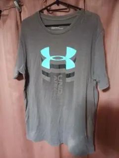 Under Armourアンダーアーマー HeatGear超デカロゴTシャツ