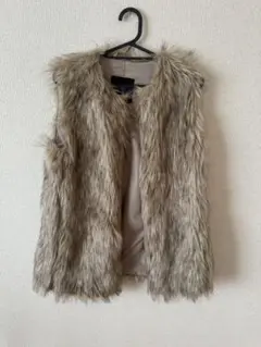 Bershka ベージュ ファーベスト