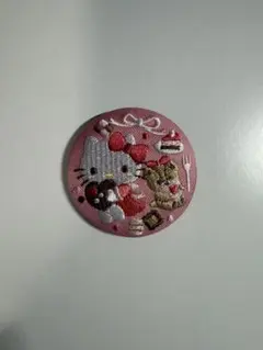 サンリオキャラクターズ刺繍缶バッチ ハローキティ