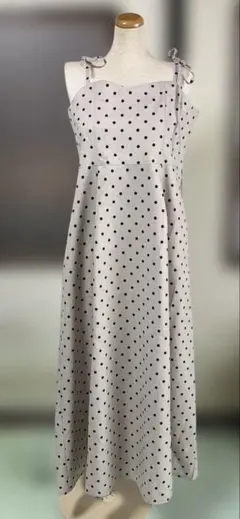 ロングワンピース　肩紐　ベージュ黒ドット