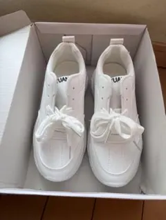 ホワイトスニーカー