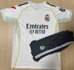 XLサイズ・Real Madrid サッカーユニフォーム 上下セットのサムネイル