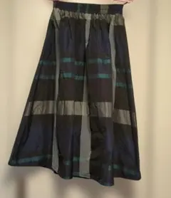 フレアスカート 黒と青のストライプ　Mサイズ　オールシーズン