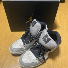 Nike Air Jordan 1 Mid ライトスモークグレー