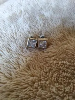 四角形クリスタルスタッドピアス