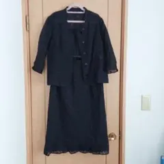 レディース　黒スカートスーツ上下　セットアップ