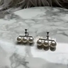パール3個のスタッドイヤリング