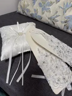 ホワイト リングピロー グローブ　ウェディング