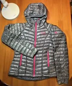 年末処分価格！女性向XSグレイMountain Hardwearフード付きダウン