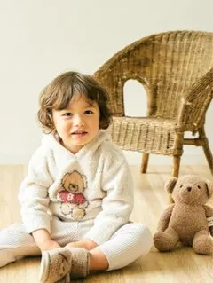 最終値下げapres les cours ふわふわ　パーカー　80〜90サイズ