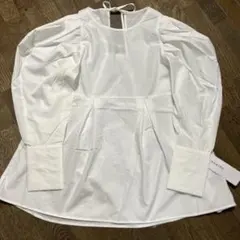 タグ付き新品　ensuite パフスリーブの白いブラウス　フリーサイズのサムネイル