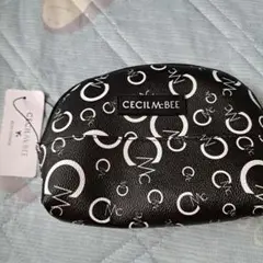 お値下げしました!!　新品!!　CECIIL McBEE ロゴポーチ ブラック②