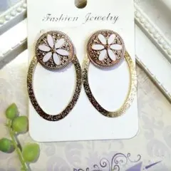 花モチーフ ゴールド フープピアス/イヤリング(ハンドメイド)