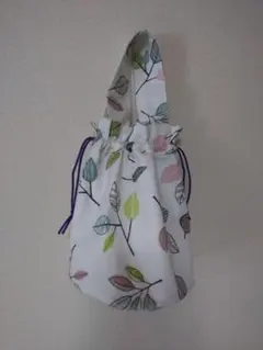 葉の模様の巾着型エコバッグ