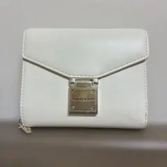 CHARLES & KEITH ホワイト 三つ折り財布のサムネイル