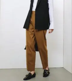 タックテーパードパンツのサムネイル