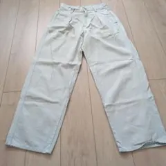 ユニクロ デニムタックパンツ ベージュ 23