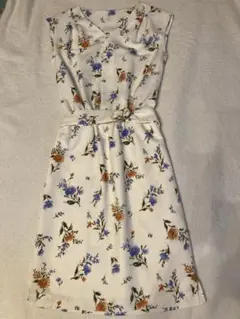 ジャスグリッティ　花柄半袖ひざ丈ワンピース