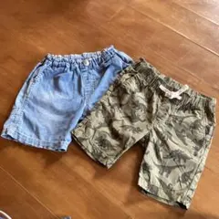 ブリーズ90センチデニム半ズボンとH&M100センチ恐竜柄カーキ半ズボンセット