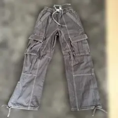 グレー カーゴパンツ 複数ポケット