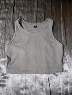 グレー クロップドタンクトップ