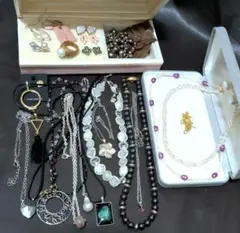 遺品整理　生前整理アクセサリーまとめ売り　ネックレス　リング