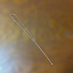 ピンクゴールドカラーチェーンネックレス 小さなストーン付き