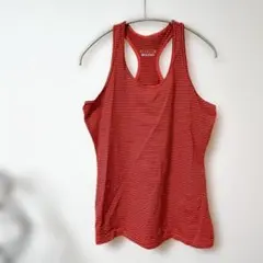 赤と黒のストライプ タンクトップ　ヨガ