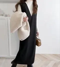 vネックジャンパースカート