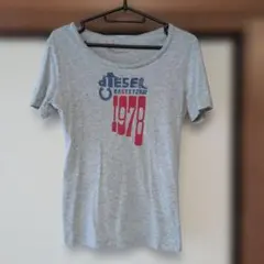 送込★DIESEL ディーゼル 1978 ロゴ Tシャツ グレーのサムネイル