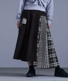 プリーツロングスカート