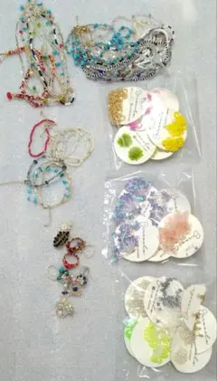 ビーズのアクセサリー　まとめ売り