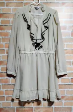 RyuRyu フリル付きベージュチュニック ブラウス　ロングシャツ　ワンピースのサムネイル