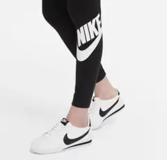 Nike ロゴ入り ブラックスパッツ
